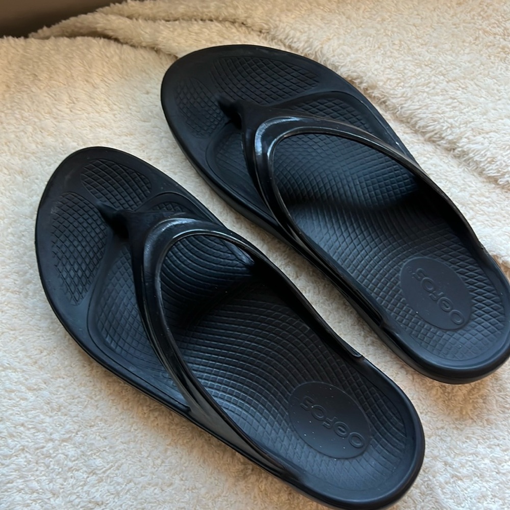 Oofos recovery sandal